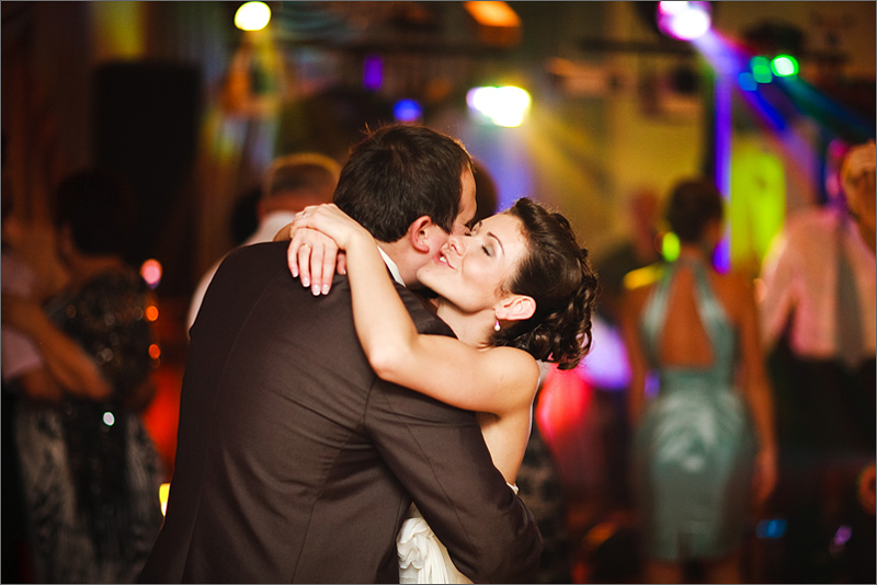 Fotografia ślubna reportaż całus